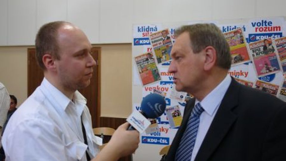 Jan Zítka s Janem Kasalem ve volebním štábu KDU - ČSL