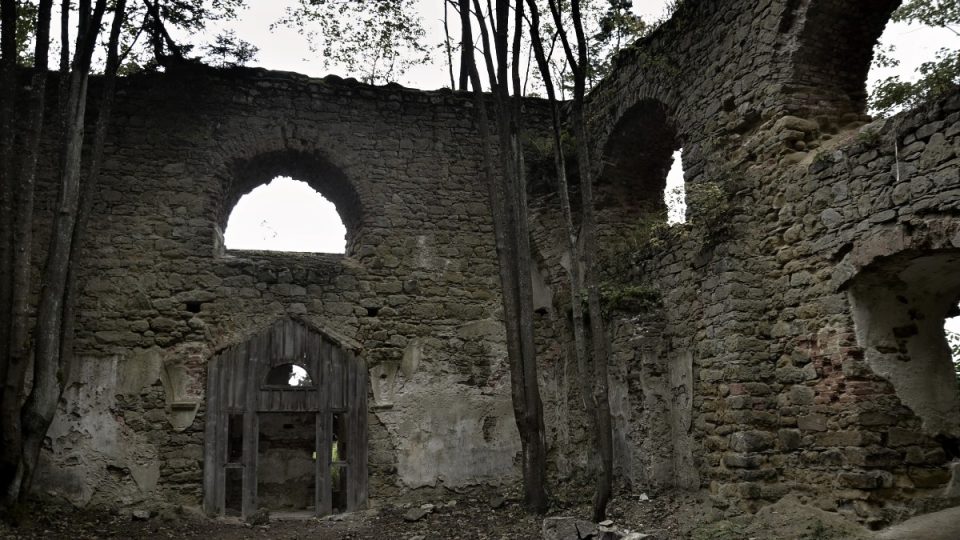 Ruiny kostelu Panny Marie u Zdoňova