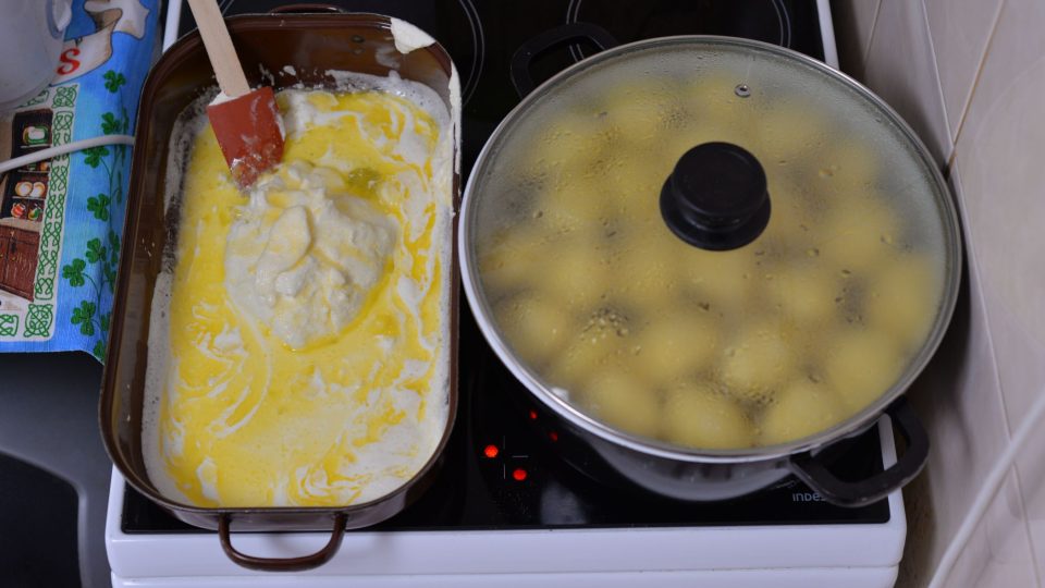 Uvařené knedlíky poznáme například podle toho, že první knedlík praskne