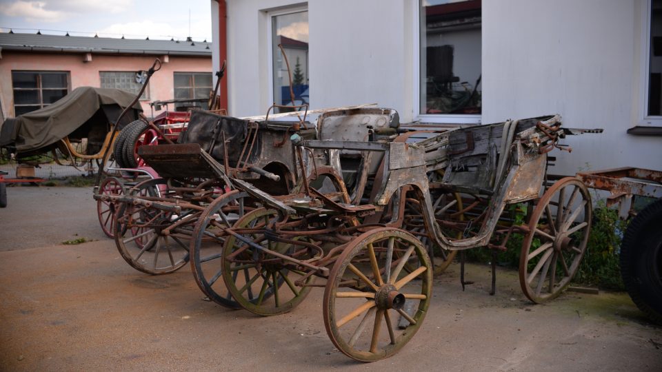 Manžel Jany Exnarové opravuje už léta koňské povozy, kočárky a bryčky