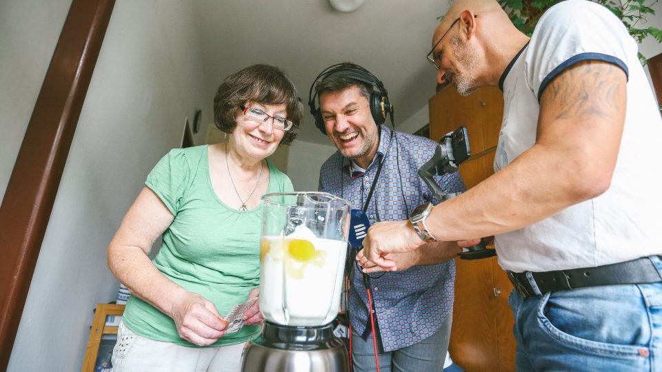 Nový mixér fungoval, tvarohovo-pudinkový krém krásně vyšlehal | foto: Jana Volková Nový mixér fungoval, tvarohovo-pudinkový krém krásně vyšlehal