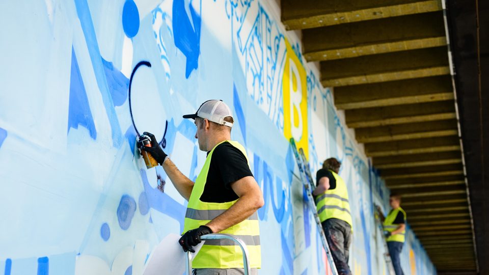 Jak vznikaly murály Michala Škapy a Matěje Olmera ve stanici metra Florenc