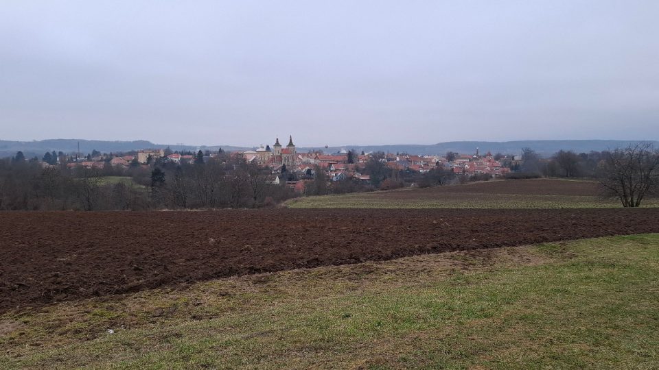 Pohled na historické královské město Kouřim od Lechova kamene