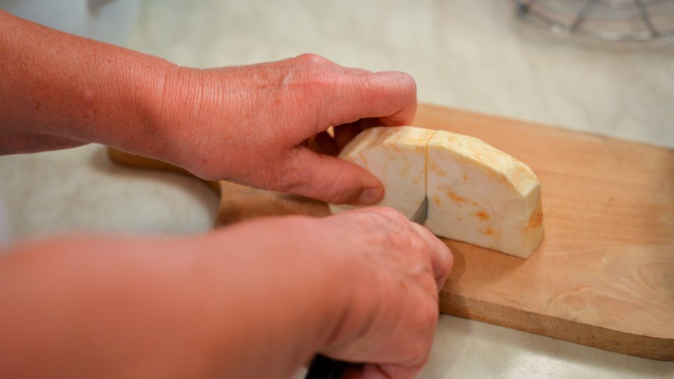 Zeleninu krájíme maximálně napůl, aby nenasála vodu