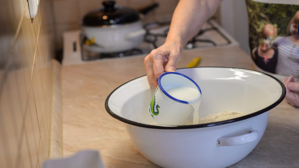 Vlijeme polovinu ohřátého mléka