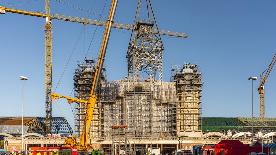 Návrat hodinové věže na budovu Průmyslového paláce