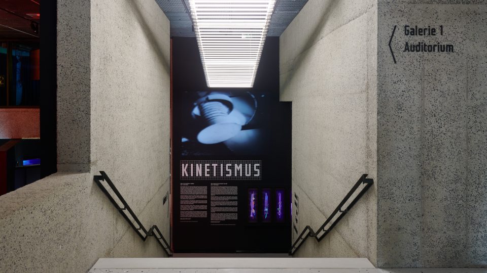 Multimediální výstava Kinetismus: 100 let elektřiny v umění potrvá až do 20. června