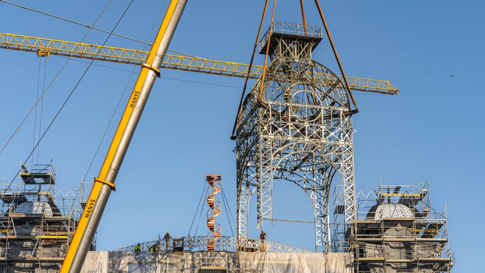 Návrat hodinové věže na budovu Průmyslového paláce