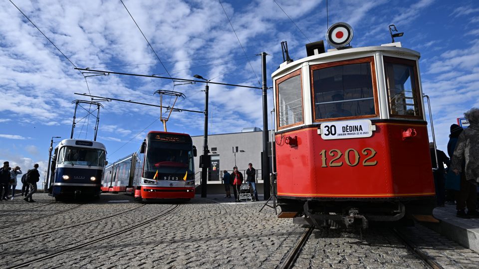 Nová tramvajová trať Divoká Šárka – Dědina už je v provozu