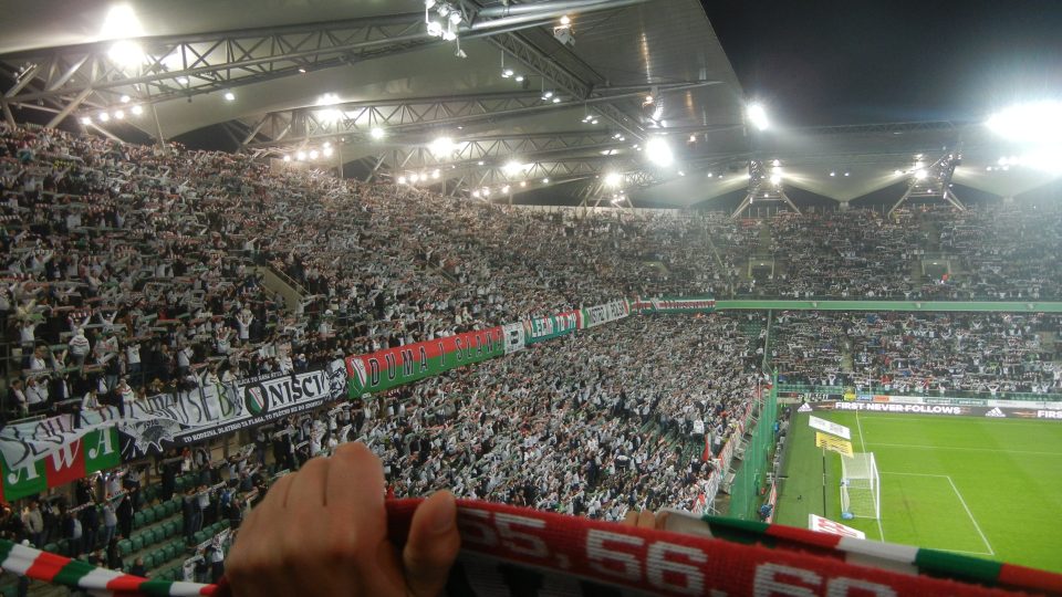 Když se naplní tribuny stadionu Legie Varšava