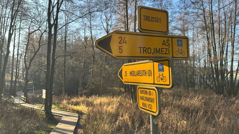 K místu vede pohodlný povalový chodník | foto: Jana Strejčková, Český rozhlas K místu vede pohodlný povalový chodník