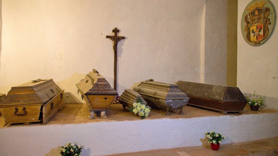 Bazilika byla dostavěna až roku 1729. Katakomby sloužily jako pohřební místo pro šlechtu i dominikány
