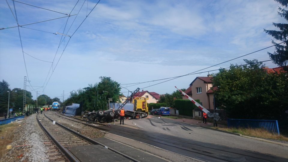 Srážka osobního vlaku a nákladního automobilu, Uhříněves 6. 9. 2019 