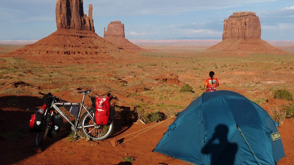 Táboření u Monument Valley