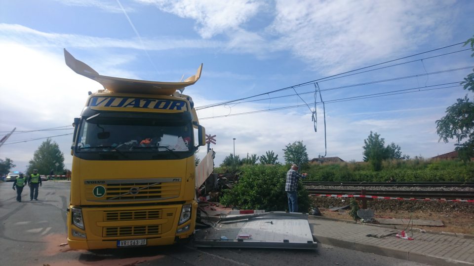 Srážka osobního vlaku a nákladního automobilu, Uhříněves 6. 9. 2019 