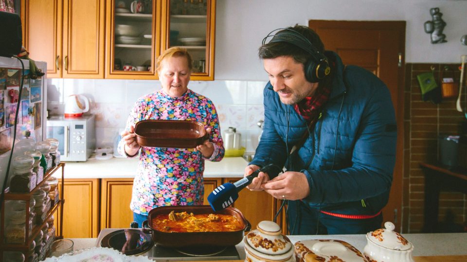 Helena Shejbalová připravila i jiné dobroty, Patrik Rozehnal obdivuje