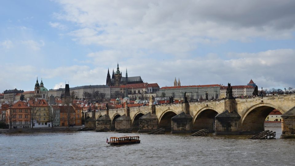 Jeden z nejznámějších pohledů na Prahu právě od Muzea Bedřicha Smetany.JPG
