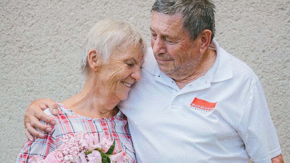 Věra a Zdeněk Pelcovi si pořád projevují lásku