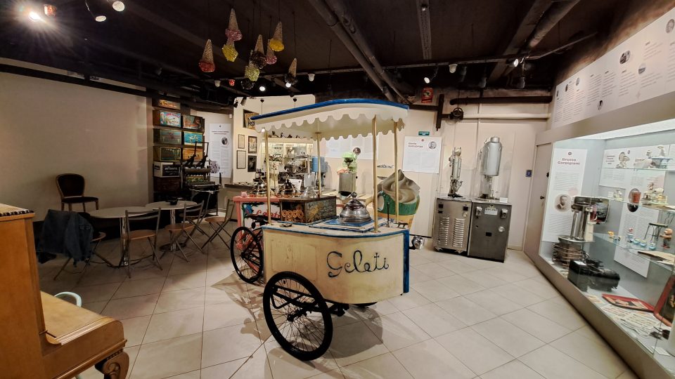 Zmrzlina se za zákazníky dovážela i na upraveném bicyklu