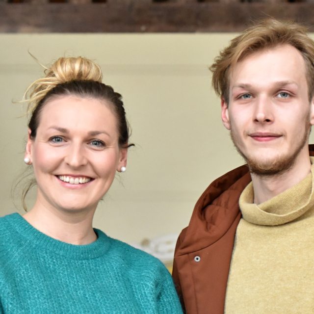 Moderátorka Lenka Vahalová s hercem Vojtou Vondráčkem | foto: Jessica Petrů,  Český rozhlas