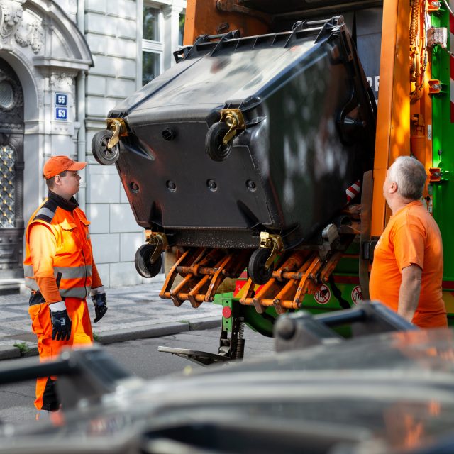 Svoz směsného odpadu | foto: Pražské služby a.s.