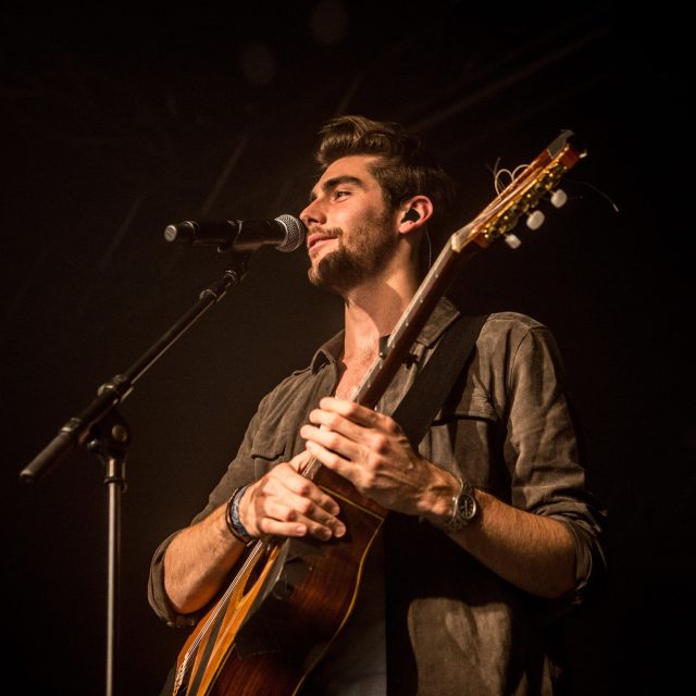 Zpěvák Alvaro Soler na koncertě v Miláně z roku 2015 | foto: Mairo Cinquetti,  Alamy / Profimedia