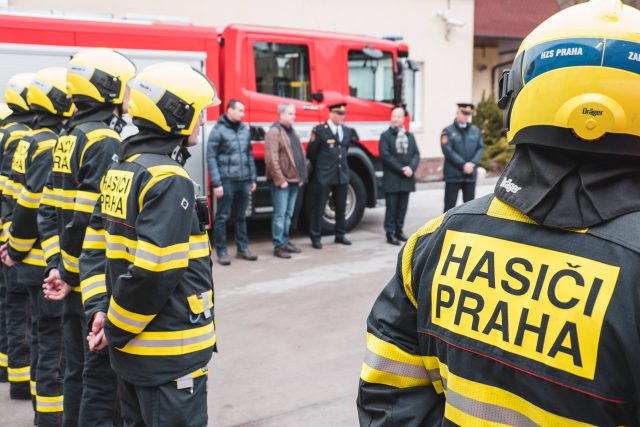 Hasiči představili nové,  moderní zásahové obleky | foto: Hasičský záchranný sbor hl. m. Prahy