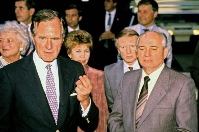 Setkání Michaila Gorbačova a George Bushe staršího | foto: Fotobanka Profimedia