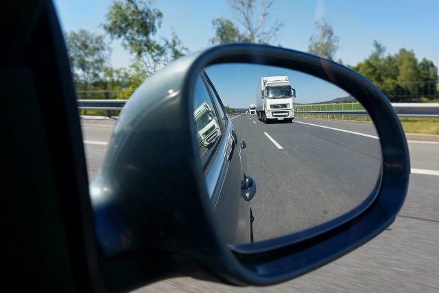 Auto v provozu na dálnici | foto: Klára Škodová,  Český rozhlas