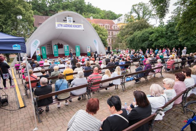 Program Léta v lázních zpestřil koncert Jakuba Smolíka