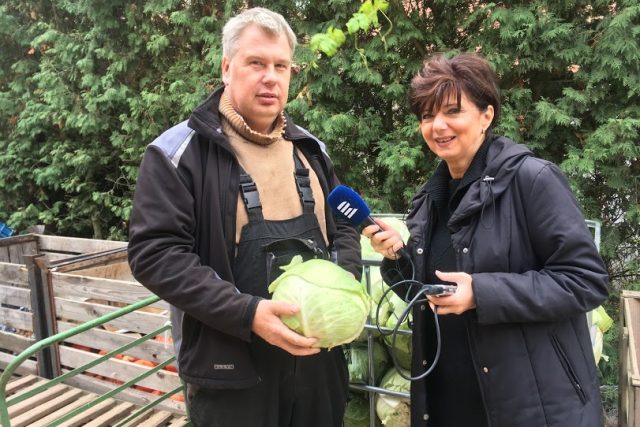 Zdena Kabourková získala recepty na kysané zelí od Davida a Květy Smetanových | foto: Jana Kudyvejsová,  Český rozhlas