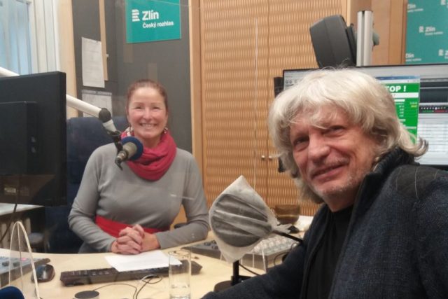 Jiří Pavlica a Andrea Kratinová ve studiu Českého rozhlasu Zlín | foto: Tomáš Chrástek,  Český rozhlas