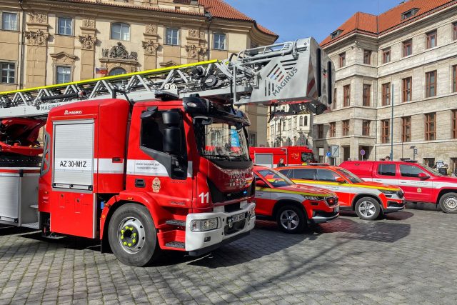 Spanilá jízda pražských hasičů zastavila na Mariánském náměstí | foto: Tereza Čistotová,  Český rozhlas