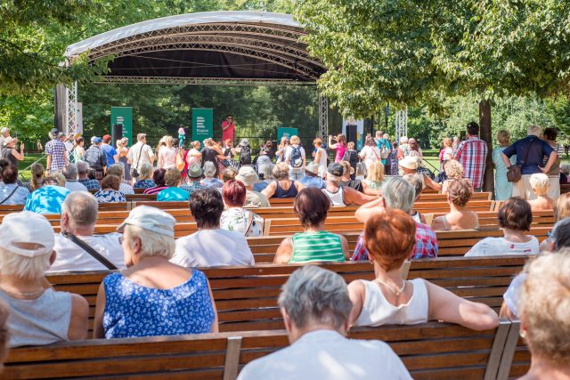 Festivalová atmosféra na koncertu Pavla Vítka