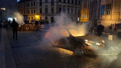 Instalace zničených aut z Ukrajiny na Mariánském náměstí