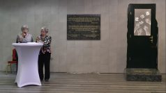 Památník Rozloučení vymyslely Wintonovy děti Zuzana Marešová (vlevo) a lady Milena Grenfell-Baines